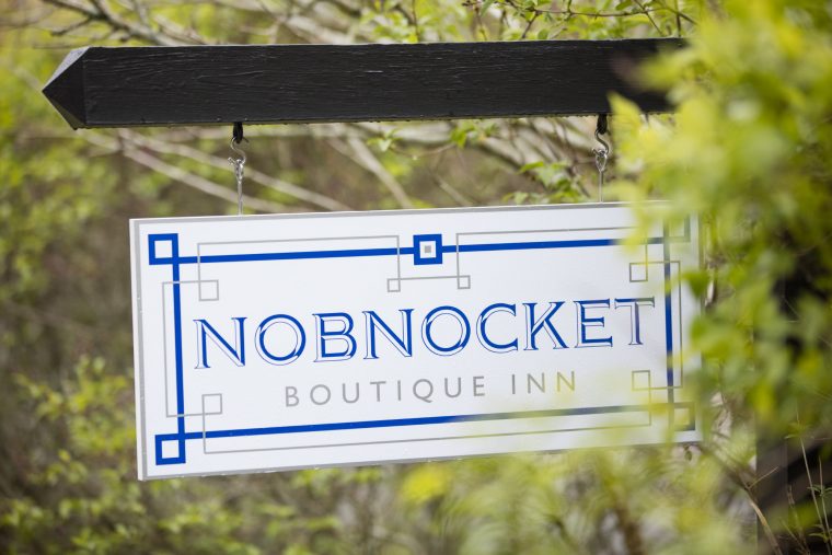 Nobnocket Sign